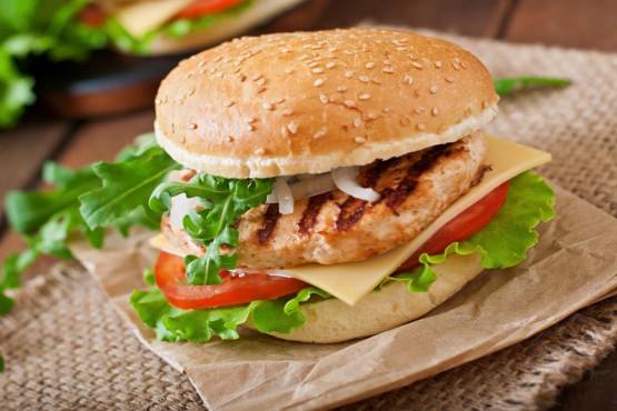 CHARGRILLED CHICKEN BURGER